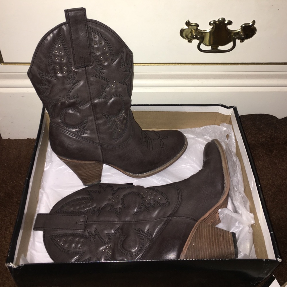 MIA cowboy boots size 7 1/2